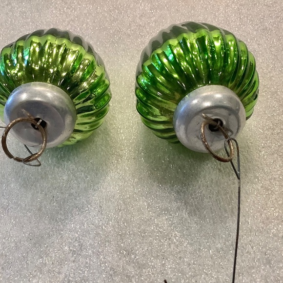 Vintage Christmas Ornaments Green Glass Ribbed Pine Cone Teardrop Set of 2 - Picture 3 of 6